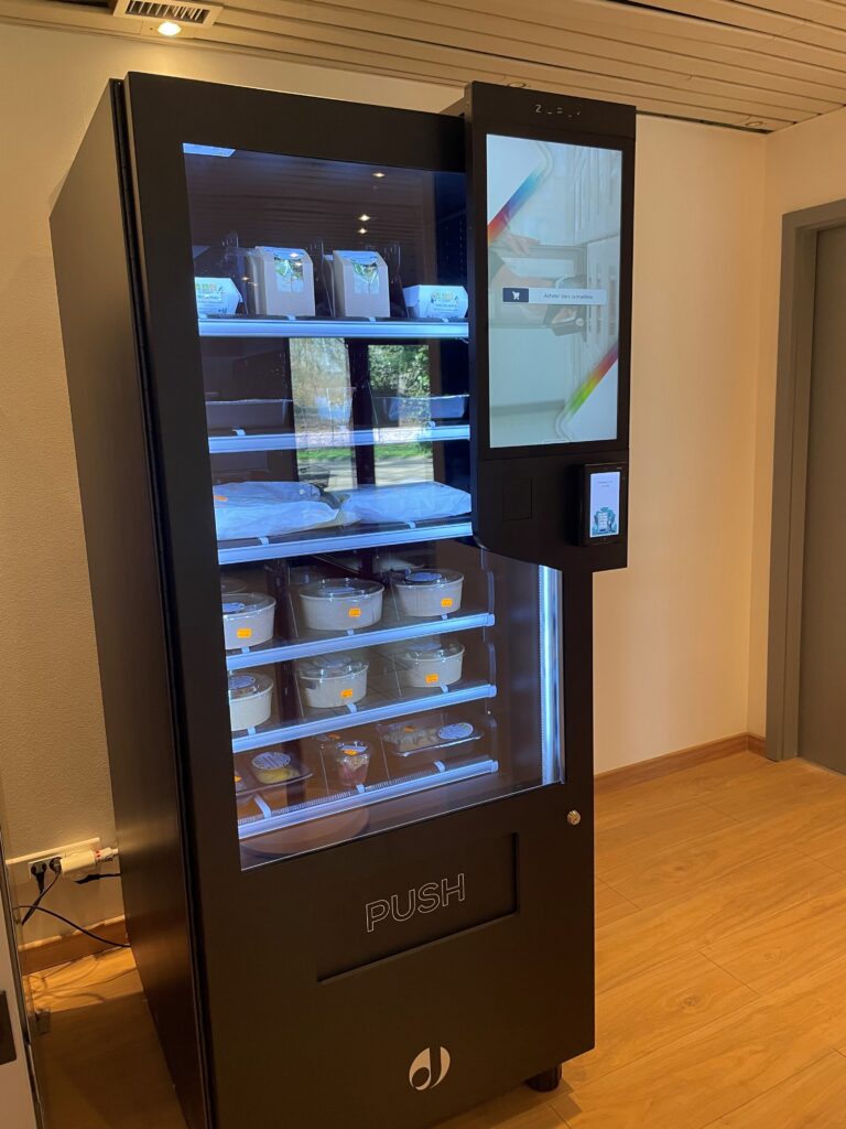 Blue Paper installe un frigo connecté